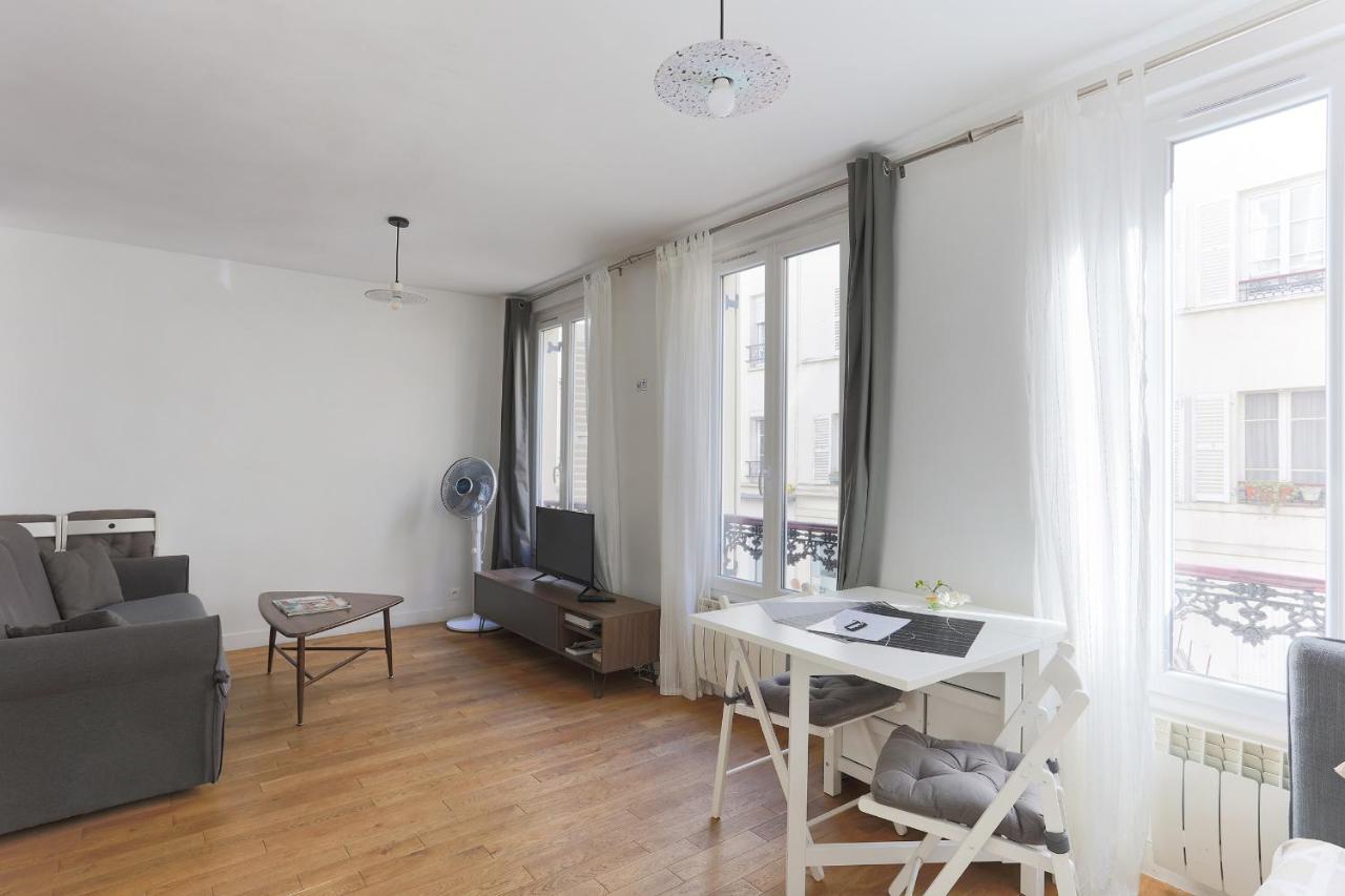 Eiffel Tower Royal Apartment Paris Exterior photo