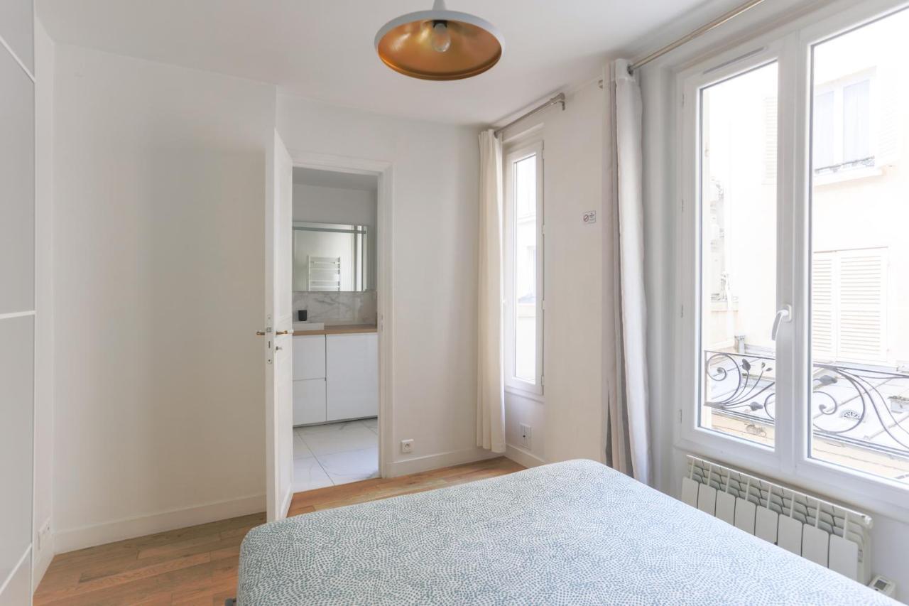 Eiffel Tower Royal Apartment Paris Exterior photo