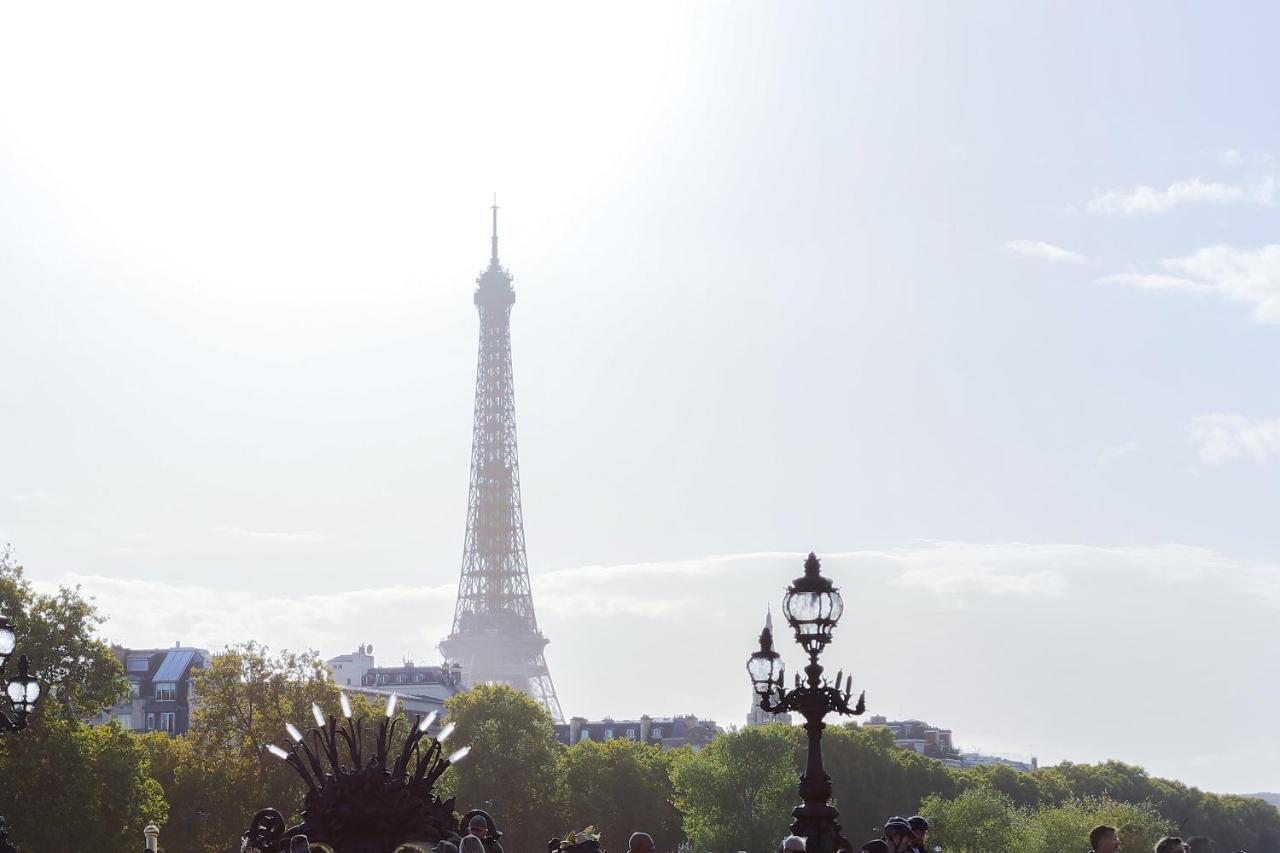 Eiffel Tower Royal Apartment Paris Exterior photo